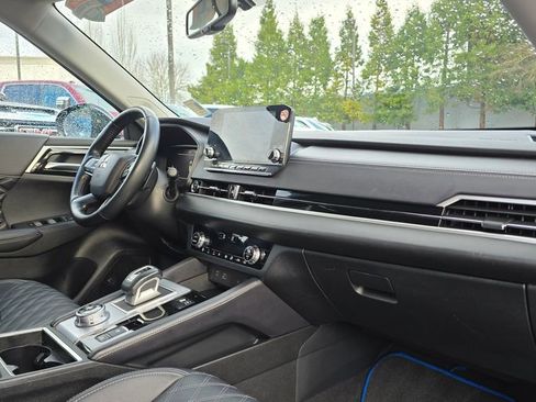 Used 2024 Mitsubishi Outlander SEL image 12