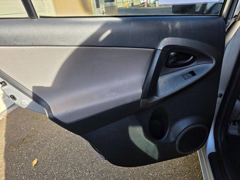 Used 2011 Toyota RAV4 4WD image 18