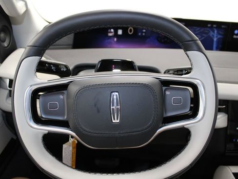 New 2025 Lincoln Navigator L Reserve image 40