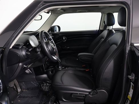 Used 2023 MINI Cooper 2-Door Hardtop image 9