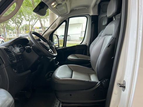 Used 2025 RAM ProMaster 3500 w/ Convenience Group FWD image 5