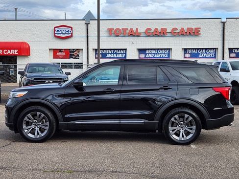 Used 2021 Ford Explorer XLT w/ Equipment Group 202A AWD/4WD image 3
