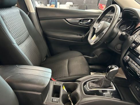 Used 2020 Nissan Rogue SV AWD/4WD image 27