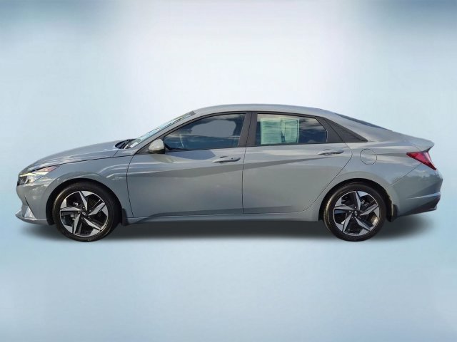 Used 2023 Hyundai Elantra SEL w/ Convenience Package FWD image 4