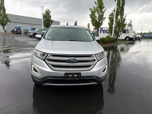Used 2018 Ford Edge Titanium w/ Technology Package AWD/4WD image 2