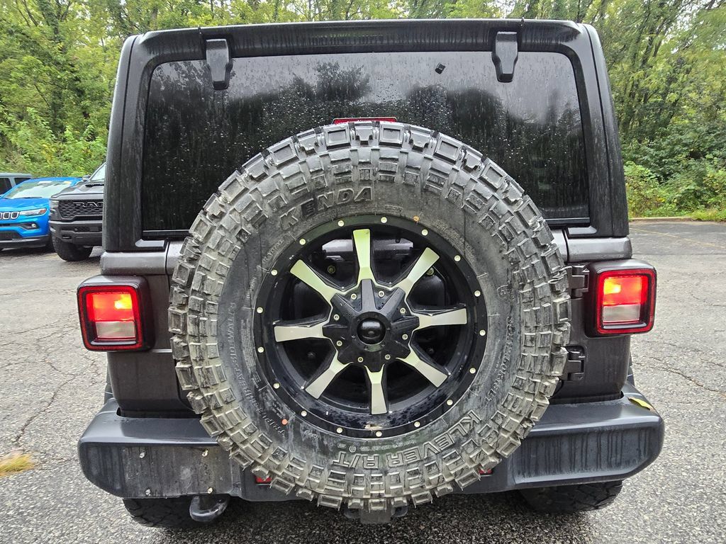 Used 2018 Jeep Wrangler Unlimited Sahara w/ Cold Weather Group AWD/4WD image 7