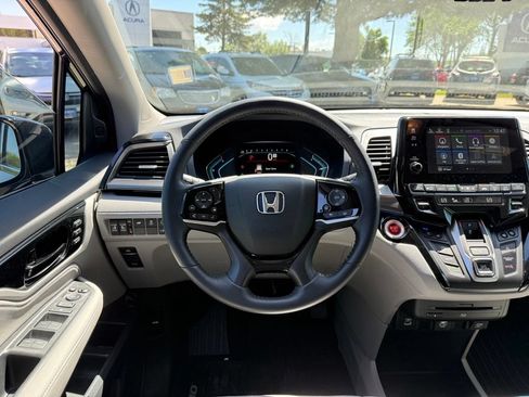 Used 2023 Honda Odyssey Elite image 2
