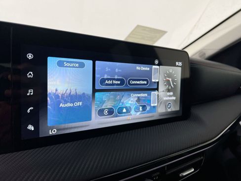 New 2025 Nissan Kicks SR image 6