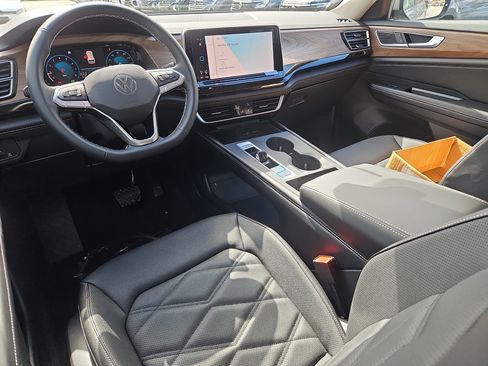 New 2026 Volkswagen Atlas SE image 6