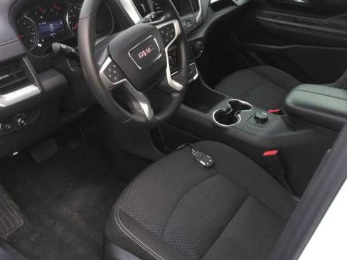 Used 2024 GMC Terrain SLE FWD image 3