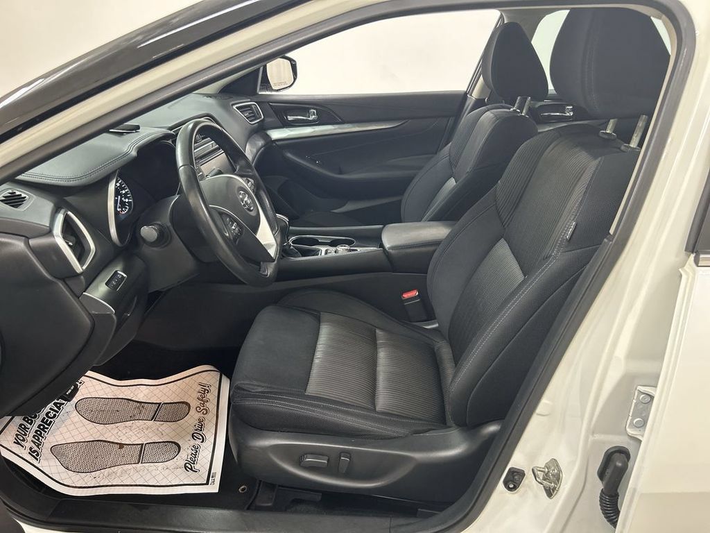 Used 2019 Nissan Maxima 3.5 S w/ Floor Mat Group FWD image 9