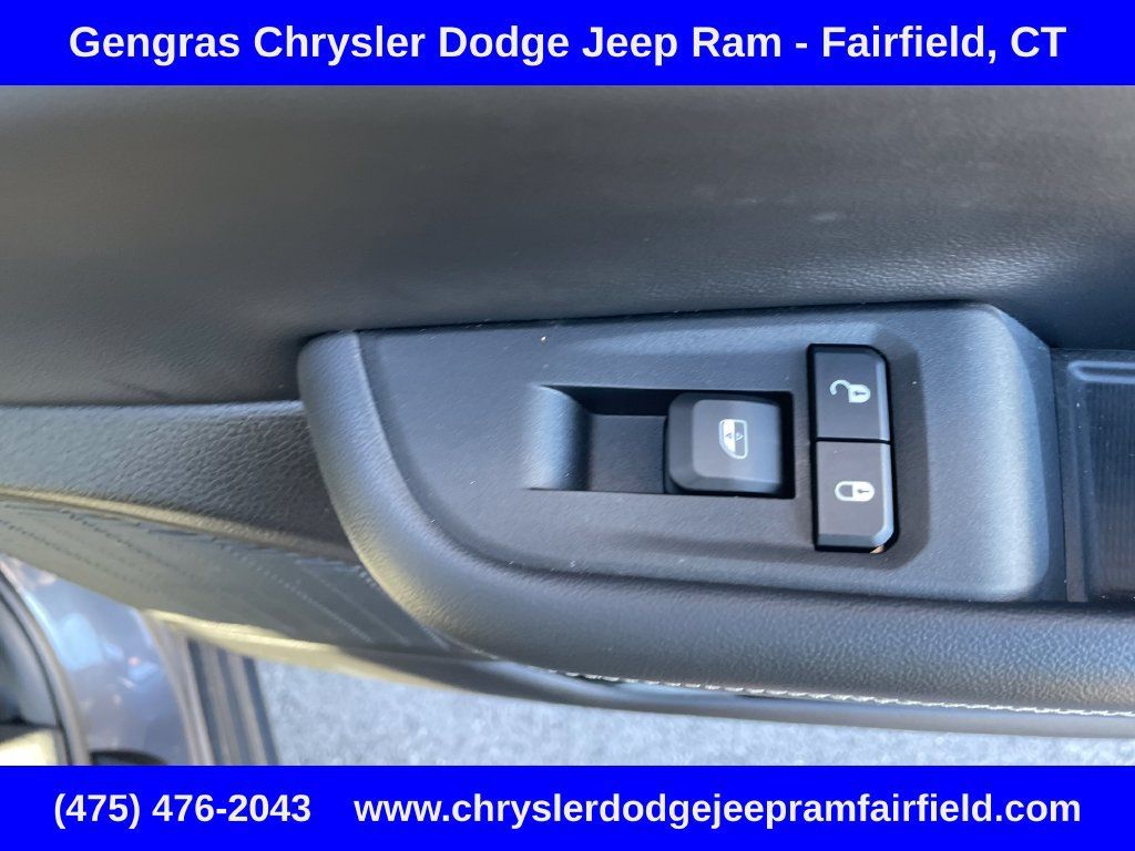 Used 2023 Jeep Grand Cherokee L Limited w/ Luxury Tech Group II AWD/4WD image 24