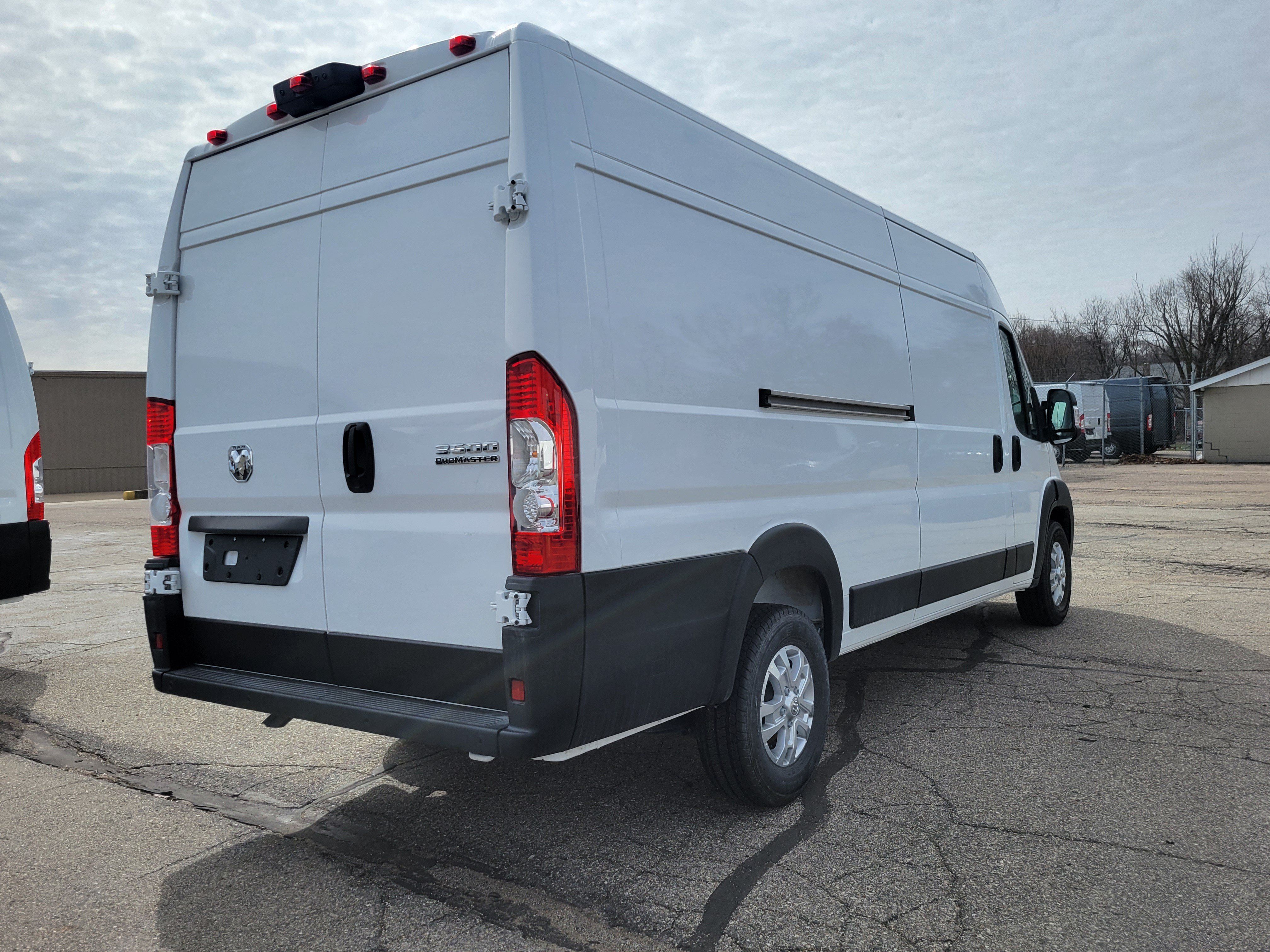 Used 2025 RAM ProMaster 3500 w/ Quick Order Package 22G SLT FWD image 4