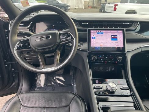 Used 2023 Jeep Grand Cherokee L Overland w/ Rear Seat Video Group I AWD/4WD image 4