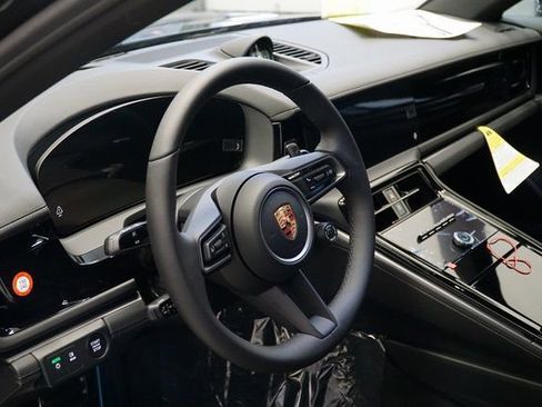 New 2026 Porsche Panamera 4 image 4