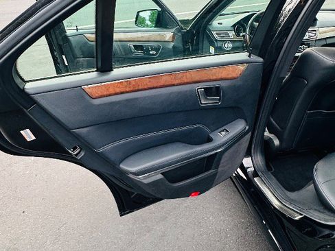 Used 2014 Mercedes-Benz E 350 4MATIC Sedan image 13