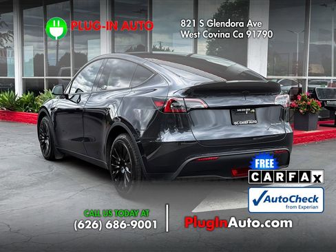 Used 2024 Tesla Model Y Long Range AWD/4WD image 2