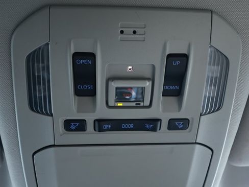 Used 2022 Toyota Highlander XLE FWD image 21
