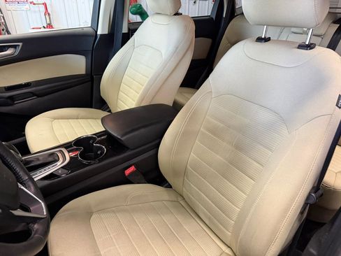 Used 2018 Ford Edge SEL FWD image 16