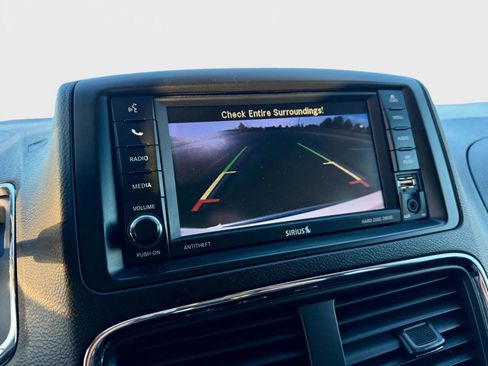 Used 2018 Dodge Grand Caravan SE w/ UConnect Hands-Free Group image 14