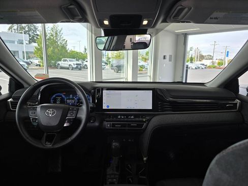 Used 2025 Toyota Camry XLE FWD image 25
