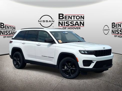 Used 2023 Jeep Grand Cherokee Altitude AWD/4WD image 1
