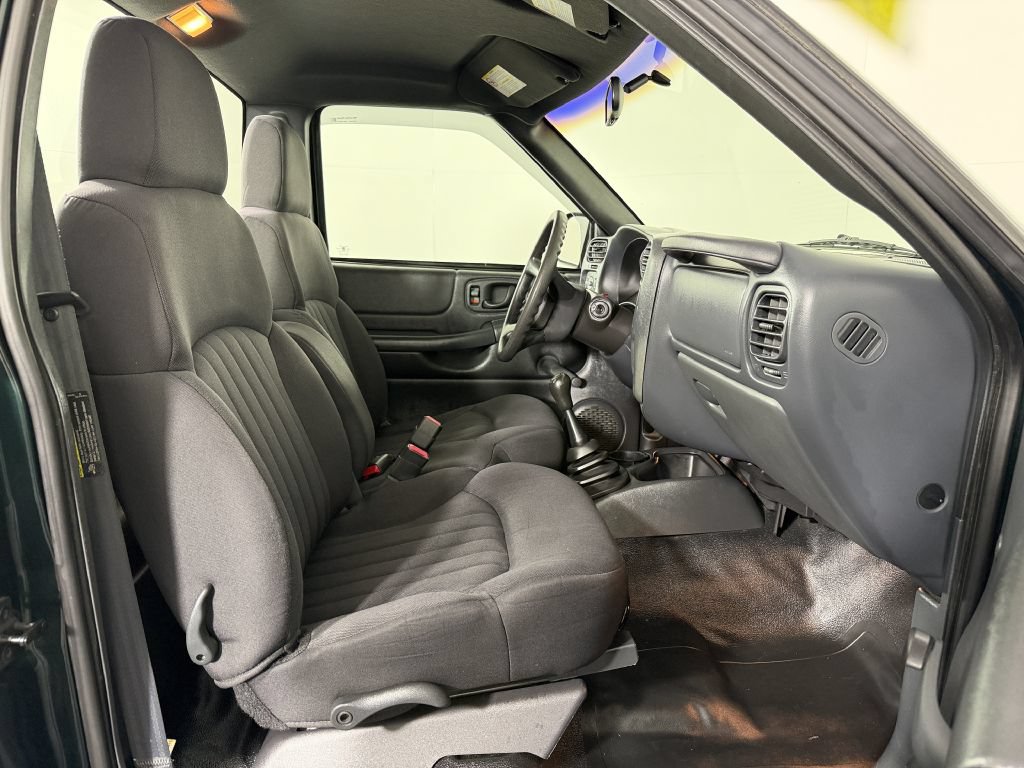Used 2003 Chevrolet S10 Pickup 2WD Regular Cab image 19