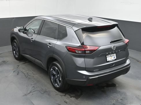Used 2025 Nissan Rogue SV FWD image 29
