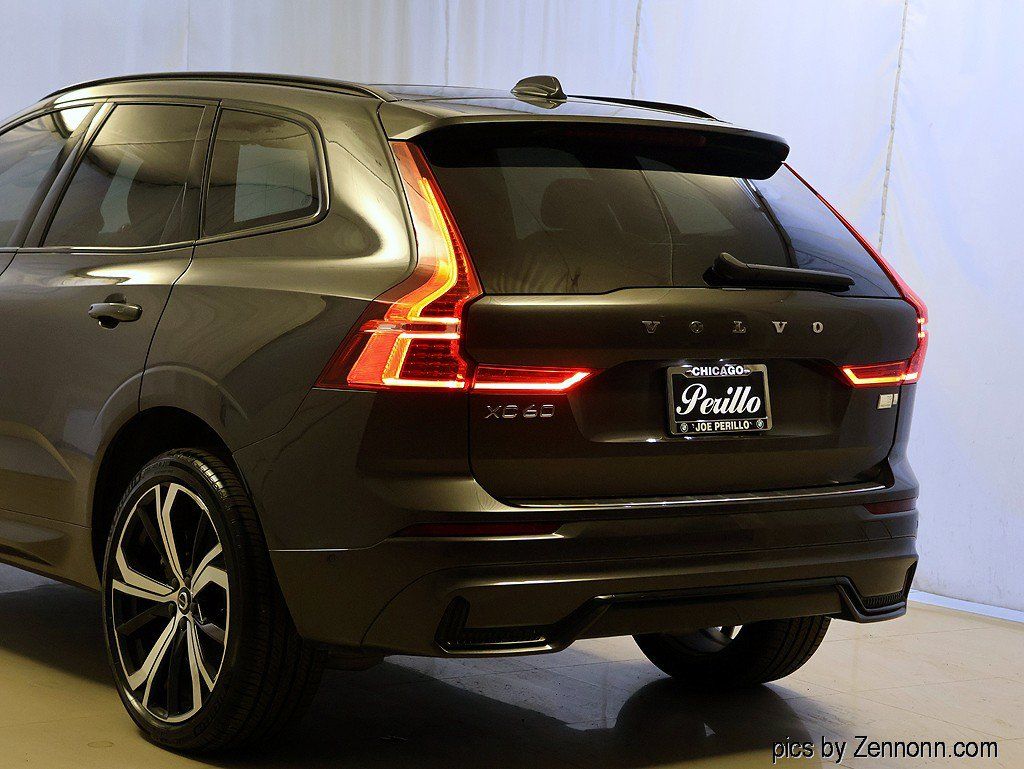 Used 2022 Volvo XC60 T8 R-Design w/ Advanced Package AWD/4WD image 8