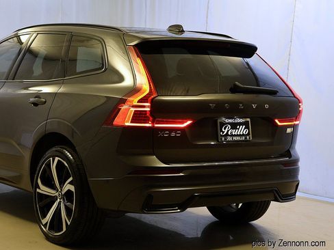 Used 2022 Volvo XC60 T8 R-Design w/ Advanced Package AWD/4WD image 8
