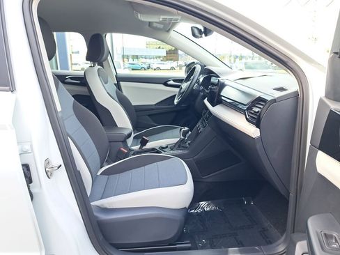 Used 2025 Volkswagen Taos S image 17