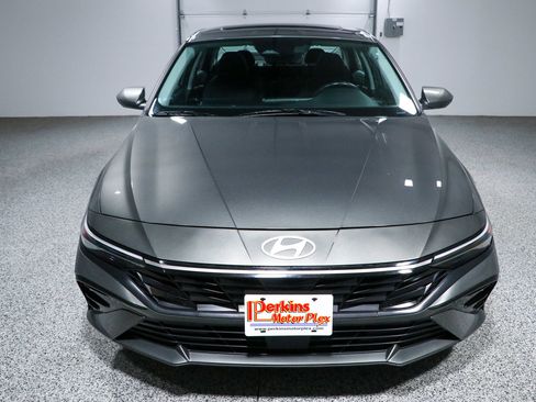 Used 2024 Hyundai Elantra SEL w/ Convenience Package FWD image 4