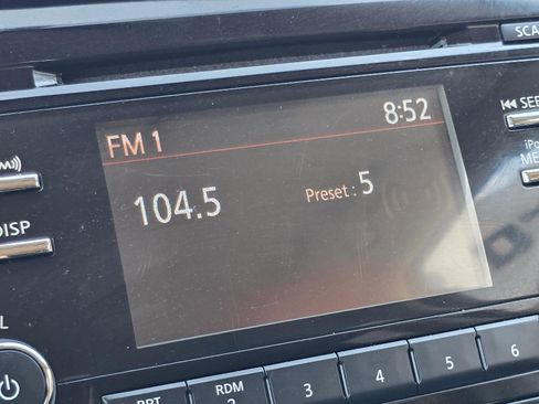 Used 2017 Nissan Rogue SV image 22