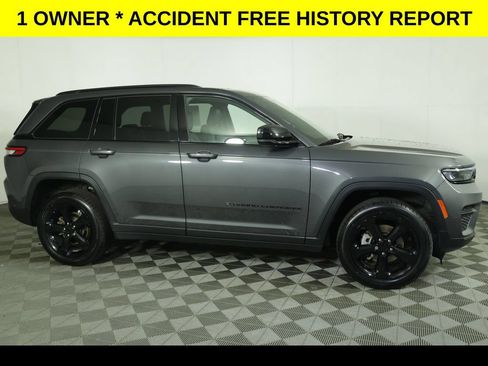 Used 2023 Jeep Grand Cherokee Altitude AWD/4WD image 2