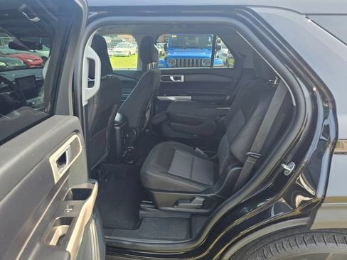 Used 2023 Ford Explorer XLT AWD/4WD image 26