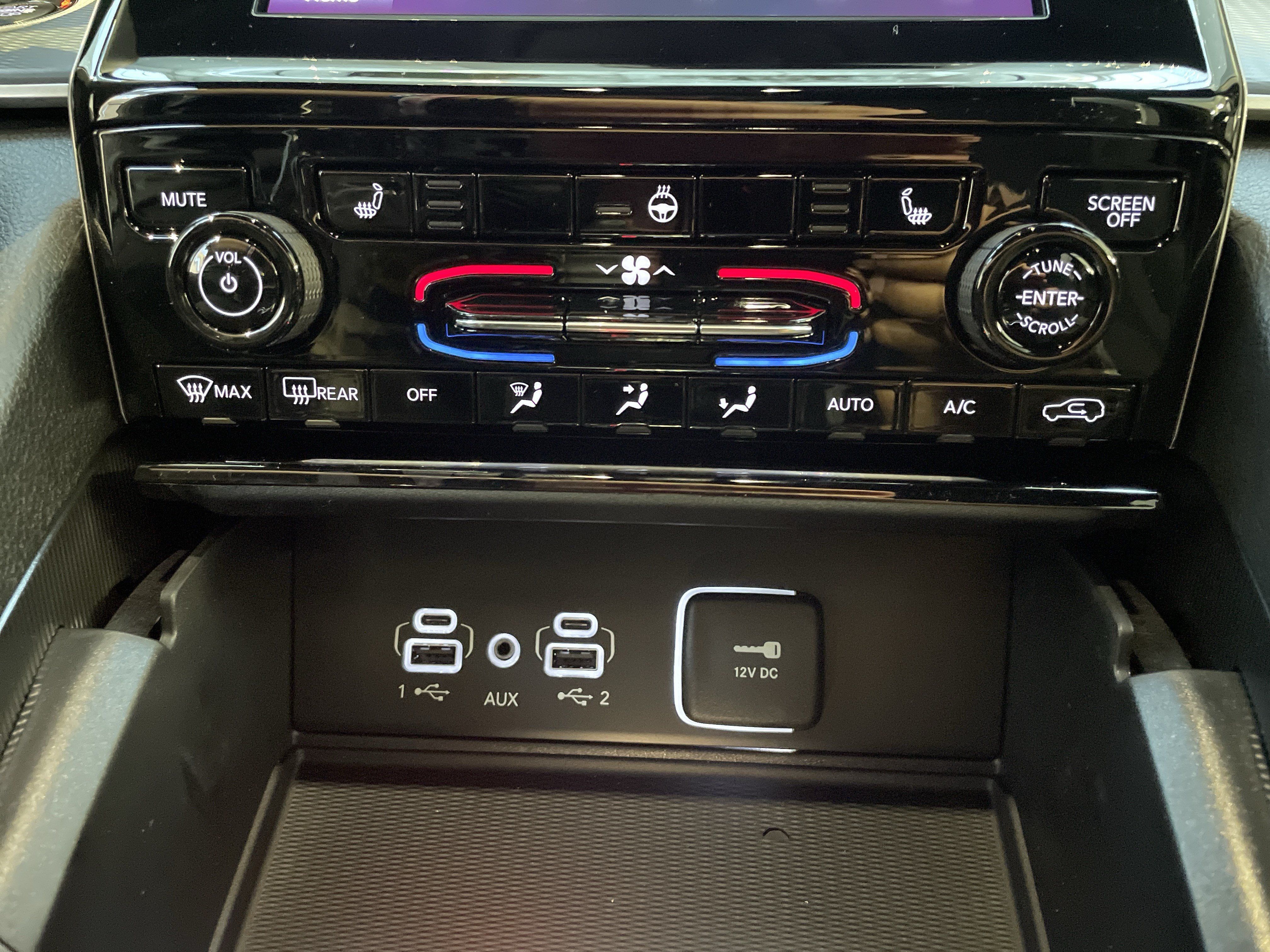 Used 2025 Jeep Grand Cherokee Laredo w/ Luxury Tech Group I RWD image 26
