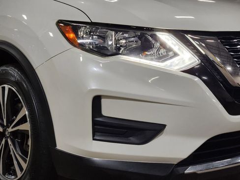 Used 2019 Nissan Rogue SV w/ Sun & Sound Touring Package FWD image 13