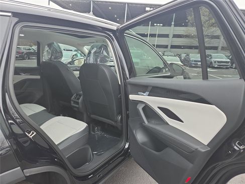 New 2026 Volkswagen Tiguan SE image 29