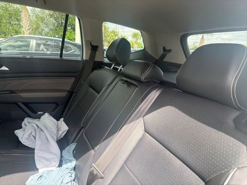 Used 2023 Volkswagen Atlas SE image 12