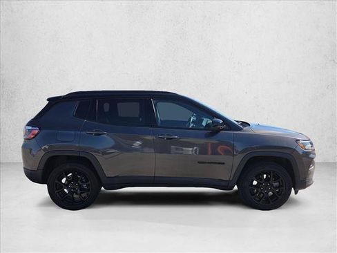 Used 2023 Jeep Compass Latitude AWD/4WD image 4