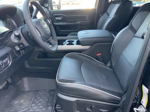 New 2025 RAM 2500 Laramie AWD/4WD image 17