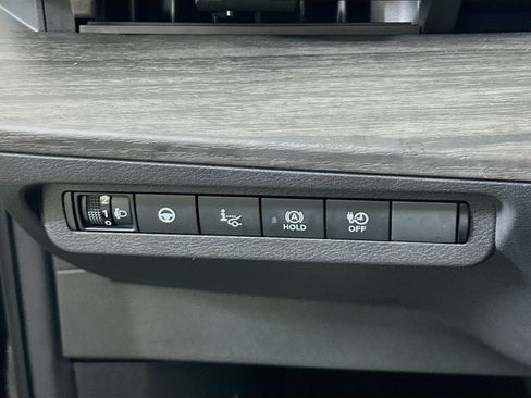 Used 2024 Nissan Ariya FWD image 16