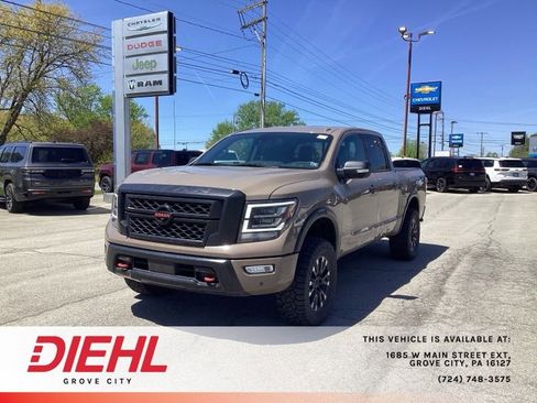 Used 2021 Nissan Titan PRO-4X w/ Pro-4x Convenience Package AWD/4WD image 3