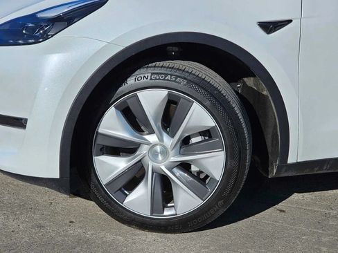 Used 2025 Tesla Model Y Long Range AWD/4WD image 20