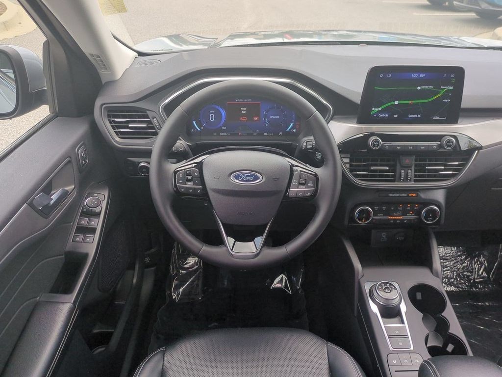 Used 2022 Ford Escape Titanium w/ Class II Trailer Tow Package AWD/4WD image 32