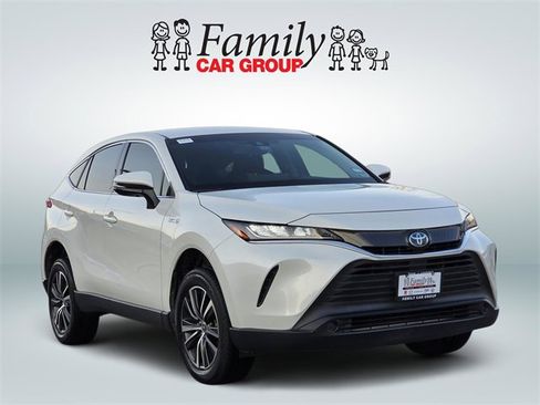 Used 2021 Toyota Venza LE image 2