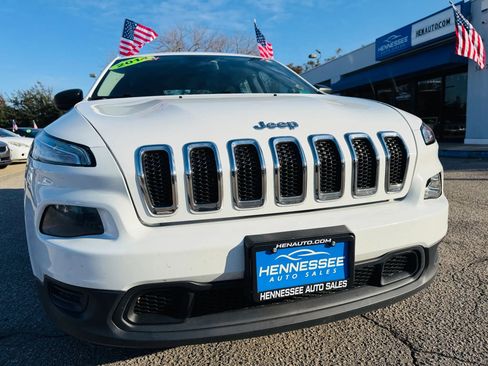 Used 2014 Jeep Cherokee Sport image 19