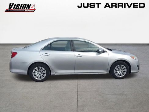 Used 2014 Toyota Camry LE image 4