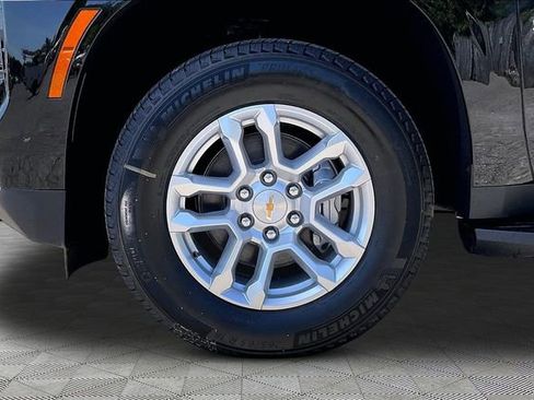 New 2026 Chevrolet Suburban LT AWD/4WD image 13