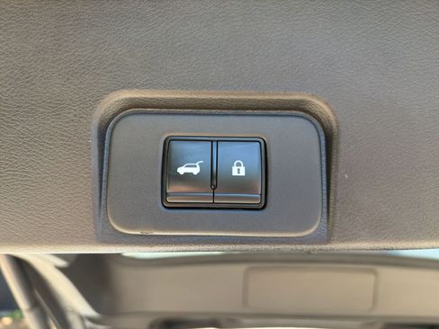 Used 2025 Nissan Rogue SV AWD/4WD image 23